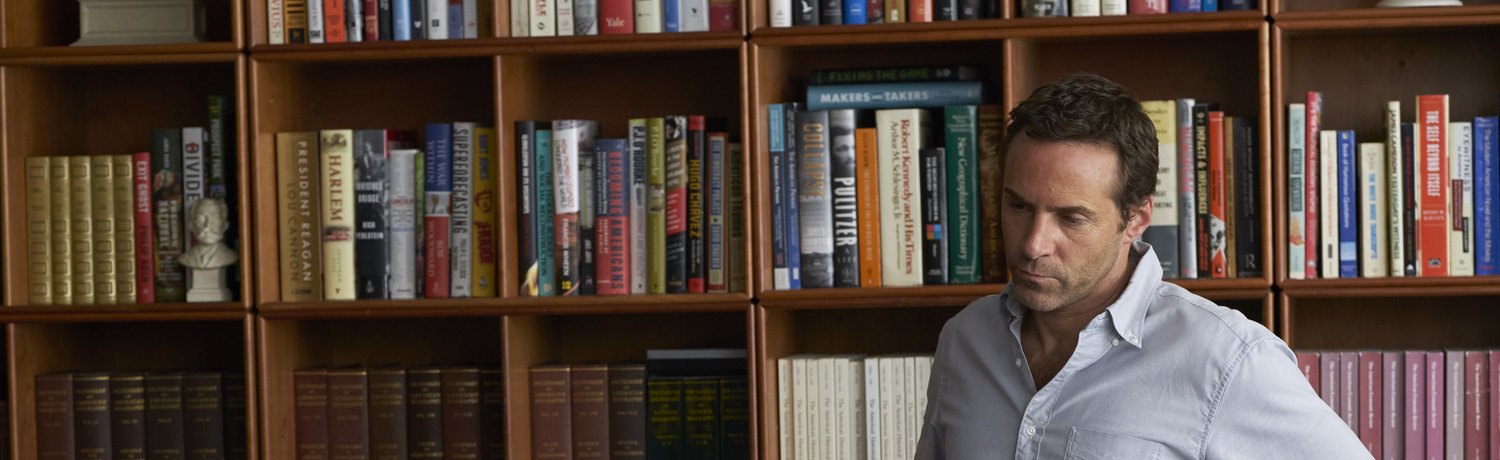 Alessandro Nivola as Lee Berger in the newsroom library in Chimerica
