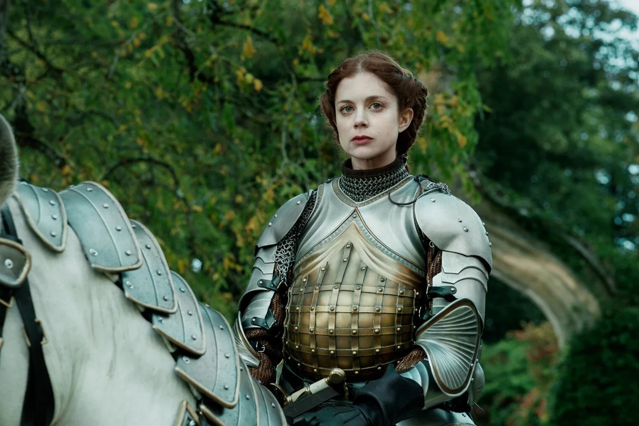 Charlotte Hope as Catherine of Aragon, in armour on horseback, in The Spanish Princess